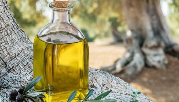 Πώς θα καταλάβετε ότι το ελαιόλαδο έχει χαλάσει – Το απλό κόλπο που δείχνει αν είναι καλής ποιότητας