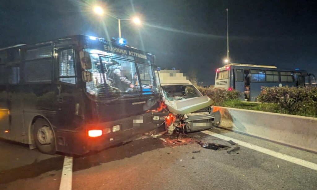 Έκτακτο – Συνέβη πριν από λίγο! – Ασθενοφόρο που μετέφερε ασθενείς έπεσε πάνω σε…