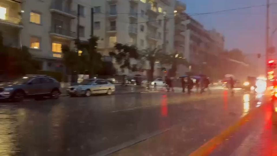 Χάος στο Λεκανοπέδιο – Ποτάμια οι δρόμοι στην Αττική, «πνίγηκαν» πολλές περιοχές, μπλάκ άουτ στη…