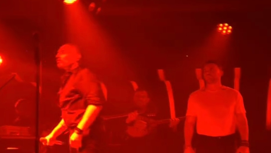 Σάλος με τον Βαλάντη πάνω στη σκηνή – Έ@@@@ πάνω στην πίστα! – “Βαλάντη, ηρέμησε” του έλεγε ο Αρσενίου (Βίντεο)