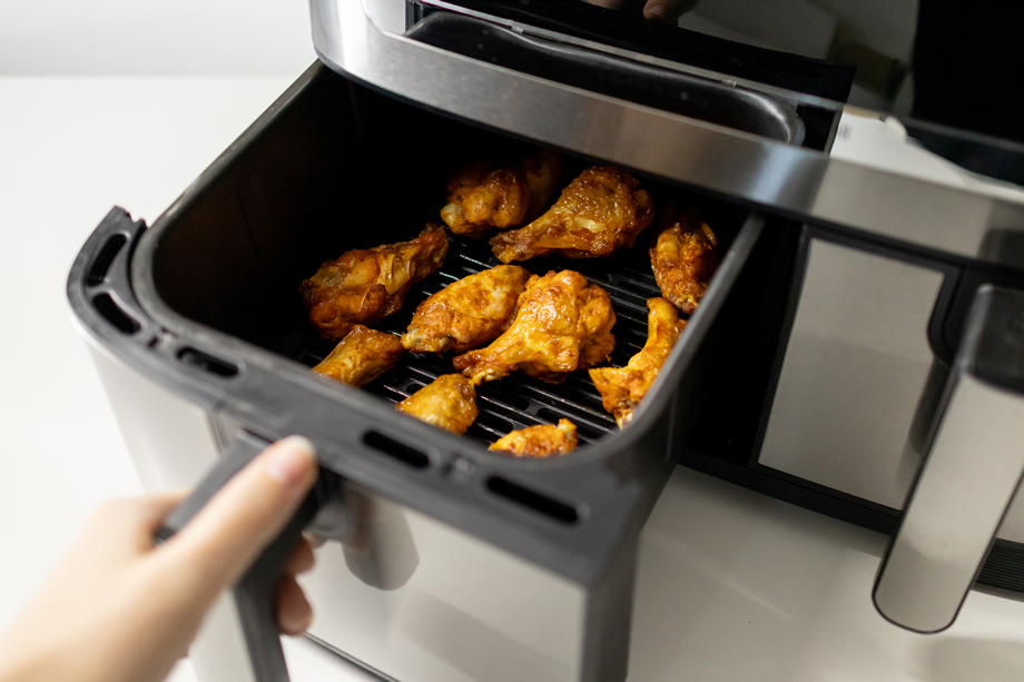 Το μεγαλύτερο λάθος που κάνουν όλοι όταν ψήνουν κρέας στο air fryer και απογορεύεται – Λίγοι το γνωρίζουν!