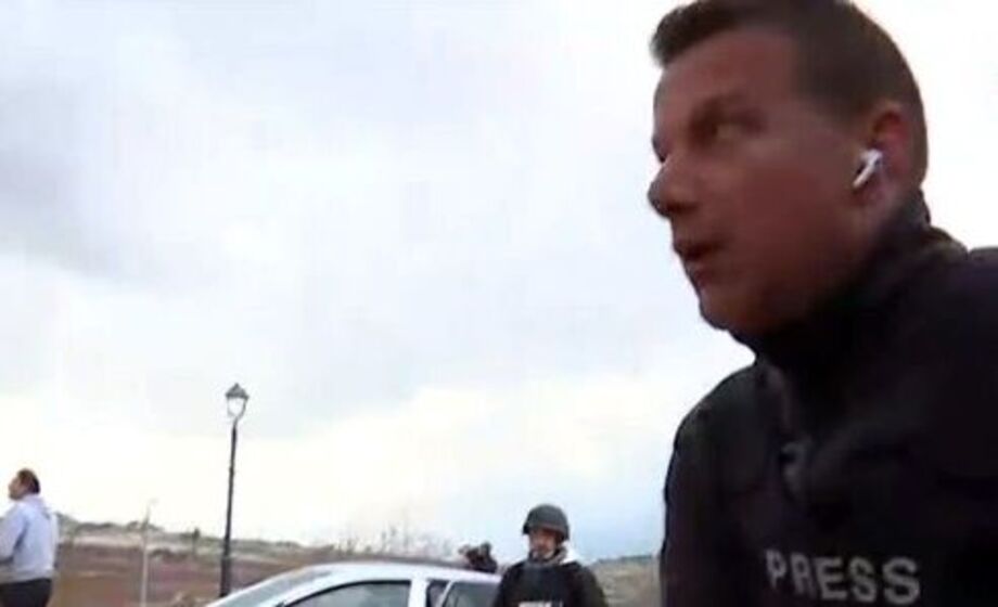 «Κάτω, καθίστε κάτω» – Θρίλερ με ρεπόρτερ της ΕΡΤ, στα σύνορα Λιβάνου-Ισραήλ – Βρισκόταν σε ζωντανή σύνδεση όταν…(Βίντεο)