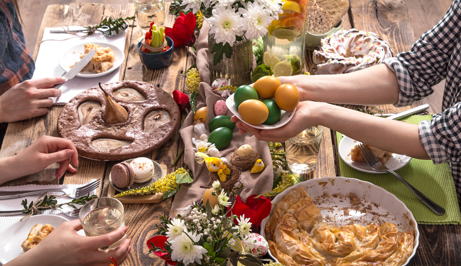 Πάσχα 2026: Έτσι θα στρώσετε πλούσιο τραπέζι με λίγα χρήματα! – Πασίγνωστος Έλληνας σεφ αποκαλύπτει τα έξυπνα “μυστικά”