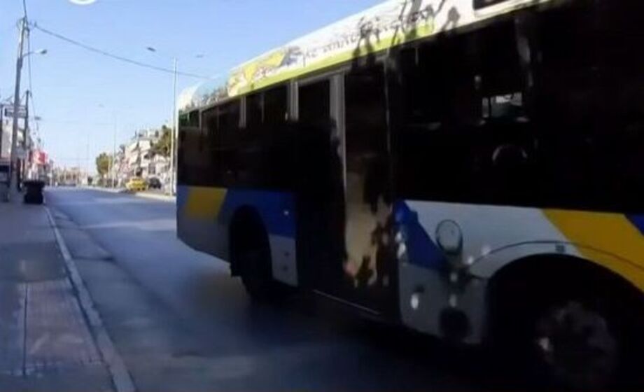 Αθήνα: Σύγκρουση λεωφορείου με τρόλεϊ – Υπάρχουν τραυματίες – Μεγάλες καθυστερήσεις