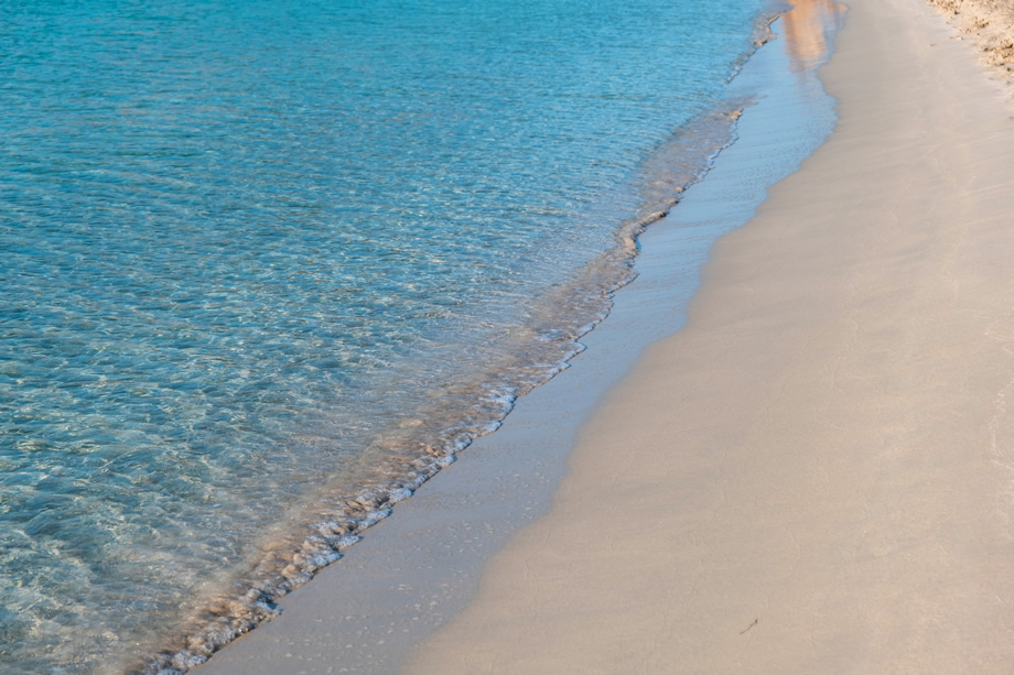 Γνωστός σεισμολόγος κρούει τον κώδωνα για πασίγνωστη και πολυσύχναστη ελληνική παραλία