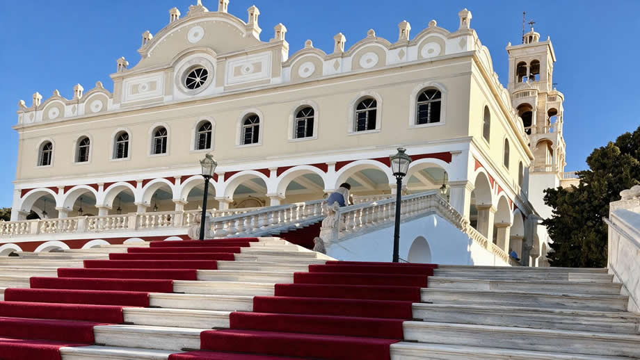 Τι σημαίνει η ευχή που λέμε τον Δεκαπενταύγουστο; – Είναι σωστή ή λάθος;
