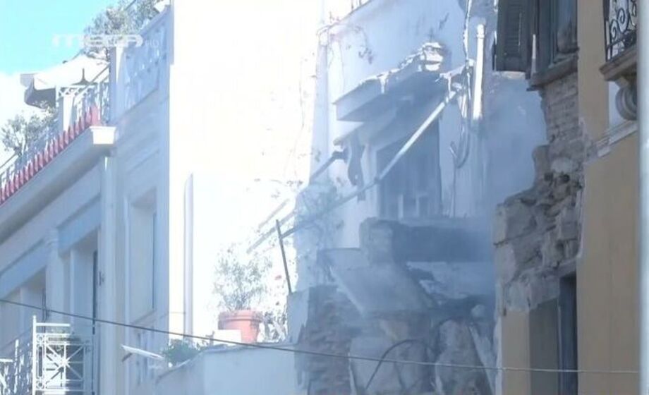 Πλάκα: Σοκαριστικές εικόνες μετά την κατάρρευση του κτιριου – Έμεινε μονο ένα παντζούρι να στέκεται (Φωτό)